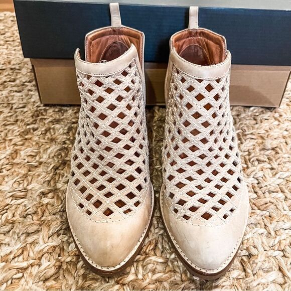 Jeffrey Campbell Taggart Open Weave Ankle Booties Beige Women’s Size 7 - Picture 9 of 12